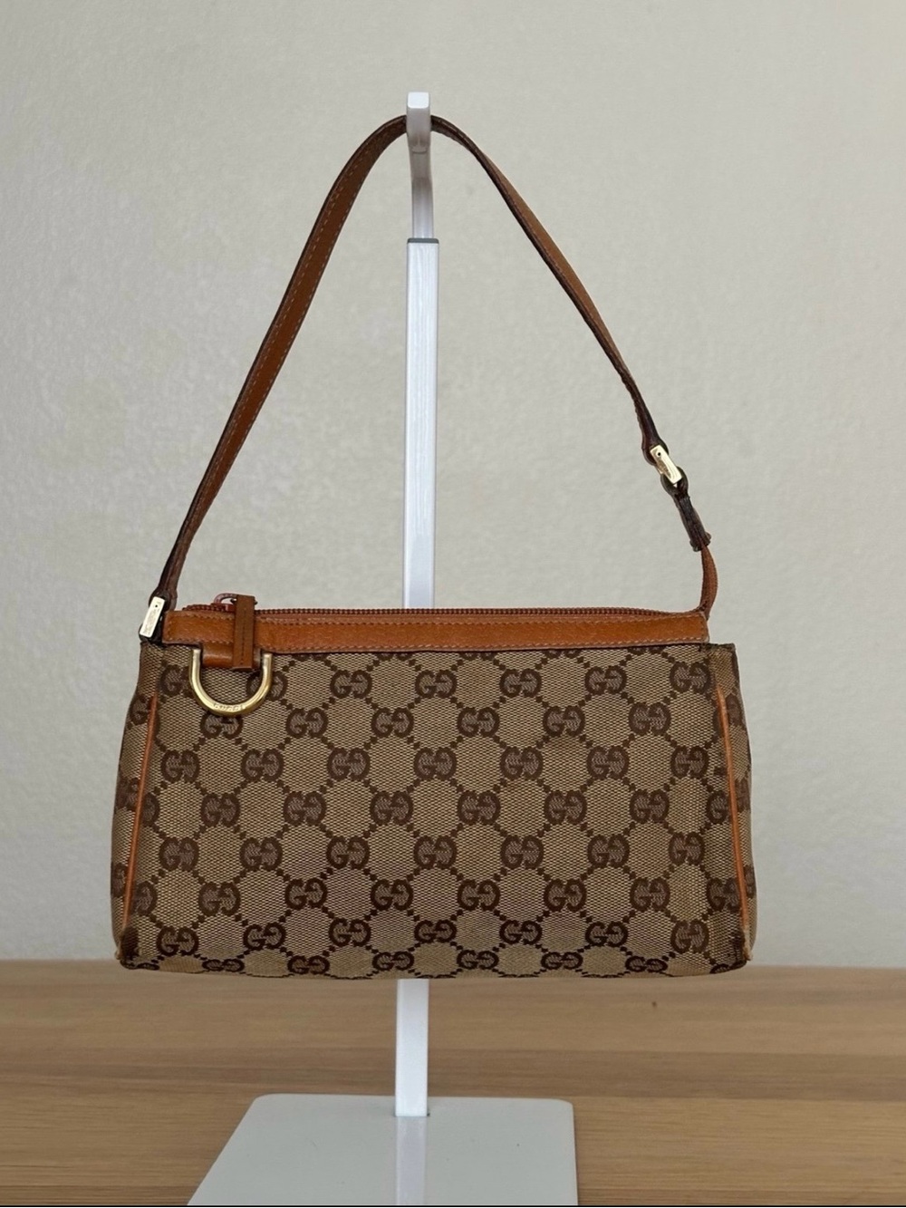 Gucci GG Canvas Abbey D-Ring Pochette.